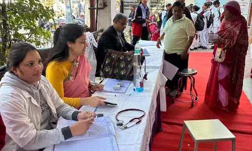 चिकित्सा शिविरों का आयोजन कर मनाई सरकार के 02 वर्ष पूर्ण होने की वर्षगांठ