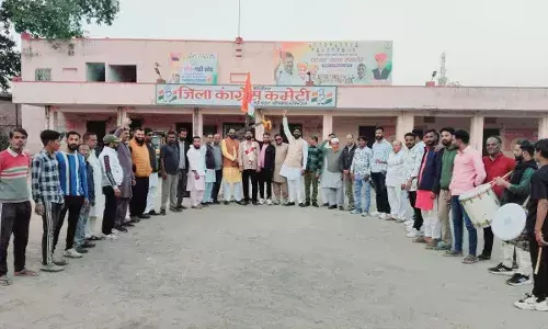 कांग्रेस अल्पसंख्यक विभाग के नव नियुक्त शहर जिलाध्यक्ष का फलों से स्वागत कांग्रेस अल्पसंख्यक विभाग के नव नियुक्त शहर जिलाध्यक्ष का फलों से स्वागत