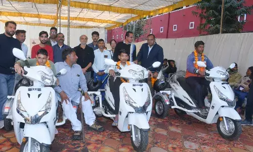 मुख्यमंत्री दिव्यांग स्कूटी योजना के तहत 25 दिव्यांगों को मिली स्कूटी मुख्यमंत्री दिव्यांग स्कूटी योजना के तहत 25 दिव्यांगों को मिली स्कूटी