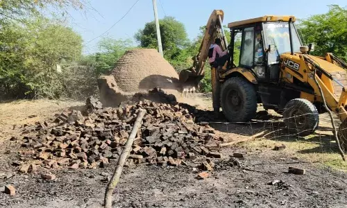चारागाह भूमि पर बनी 13 अवैध कोयला भट्टियां प्रशासन ने की ध्वस्त