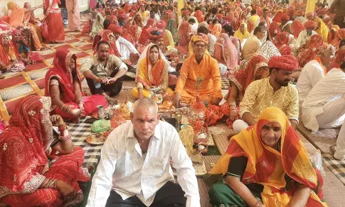 शौभायात्रा निकाली, संस्कार भागवत और 108 तुलसी विवाह संपन्न शौभायात्रा निकाली, संस्कार भागवत और 108 तुलसी विवाह संपन्न