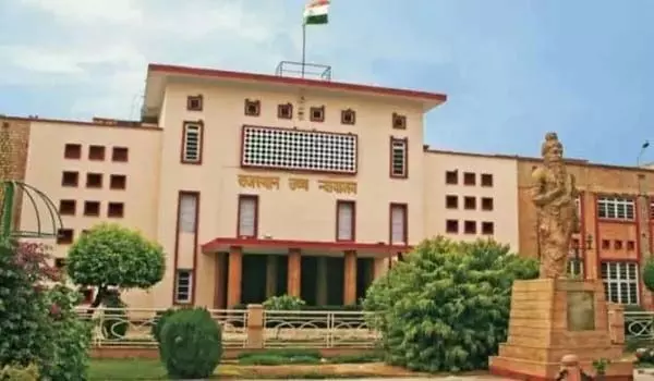 SMS के निलंबित चिकित्सक डॉ. मनीष अग्रवाल को हाईकोर्ट से मिली राहत SMS के निलंबित चिकित्सक डॉ. मनीष अग्रवाल को हाईकोर्ट से मिली राहत