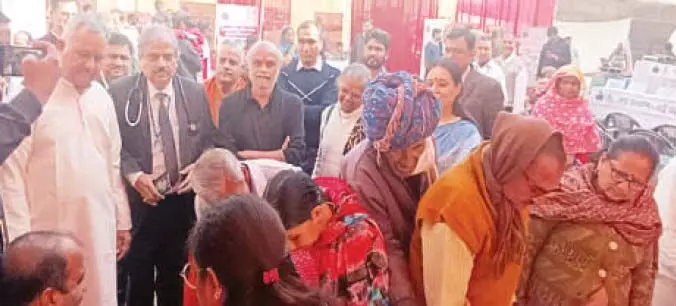 राज्य सरकार के दो वर्ष पूरे होने के अवसर पर आरोग्य शिविर में लोग हुए लाभान्वित, उमड़ी भारी भीड़ राज्य सरकार के दो वर्ष पूरे होने के अवसर पर आरोग्य शिविर में लोग हुए लाभान्वित, उमड़ी भारी भीड़