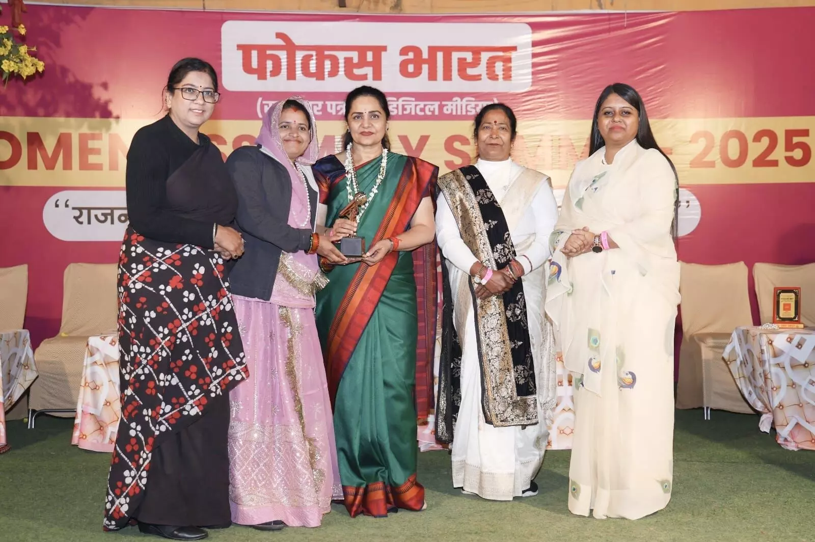 राष्ट्रीय मंच पर मण्डावर सरपंच सम्मानित, ‘आउटस्टैंडिंग लीडर अवार्ड’ मिला राष्ट्रीय मंच पर मण्डावर सरपंच सम्मानित, ‘आउटस्टैंडिंग लीडर अवार्ड’ मिला