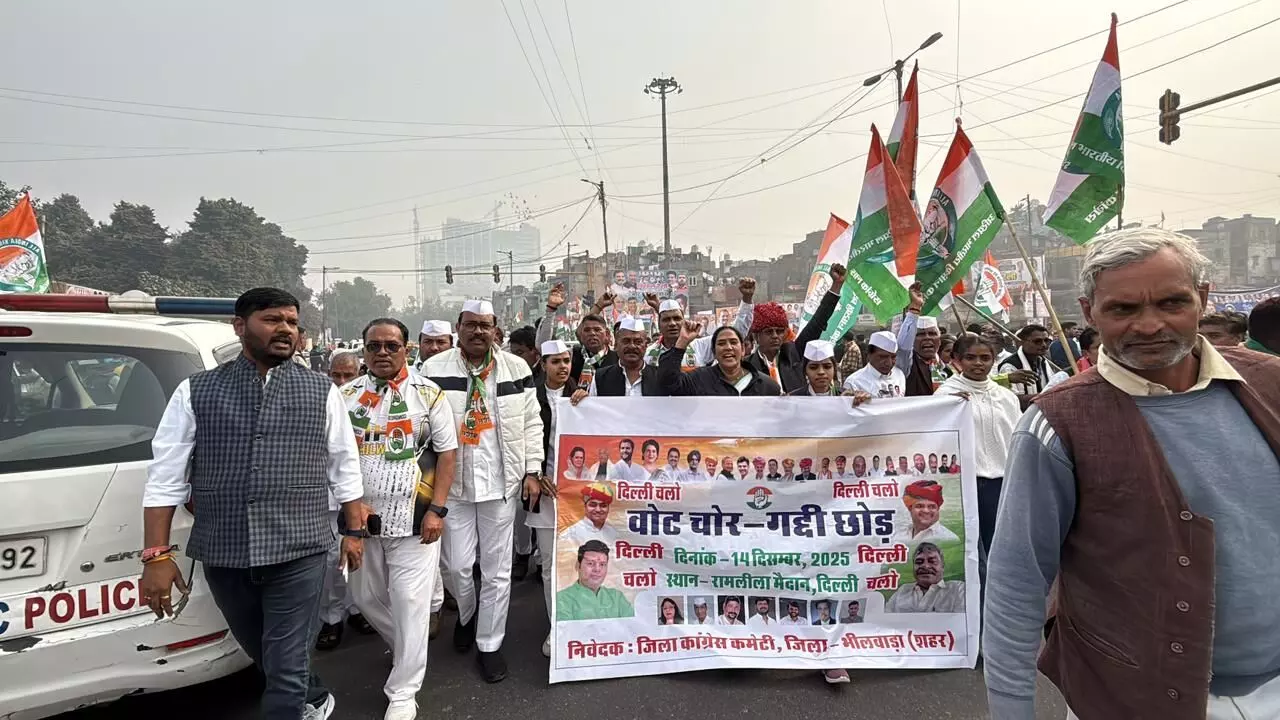 भीलवाड़ा शहर से दिल्ली में सैकड़ो कार्यकर्ता पहुंचे वोट चोर गद्दी छोड़ महारैली में