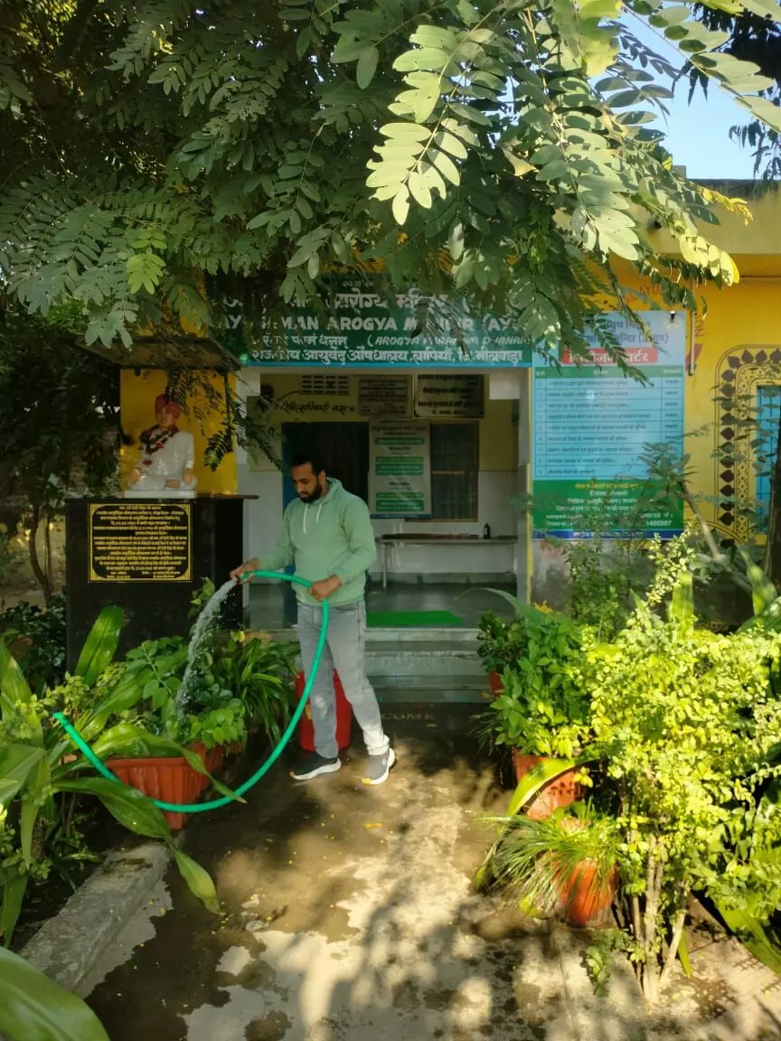 राज्य सरकार को 2 वर्ष पूर्ण होने पर आयुर्वेदिक औषधालय में स्वच्छता अभियान का हुआ आयोजन राज्य सरकार को 2 वर्ष पूर्ण होने पर आयुर्वेदिक औषधालय में स्वच्छता अभियान का हुआ आयोजन