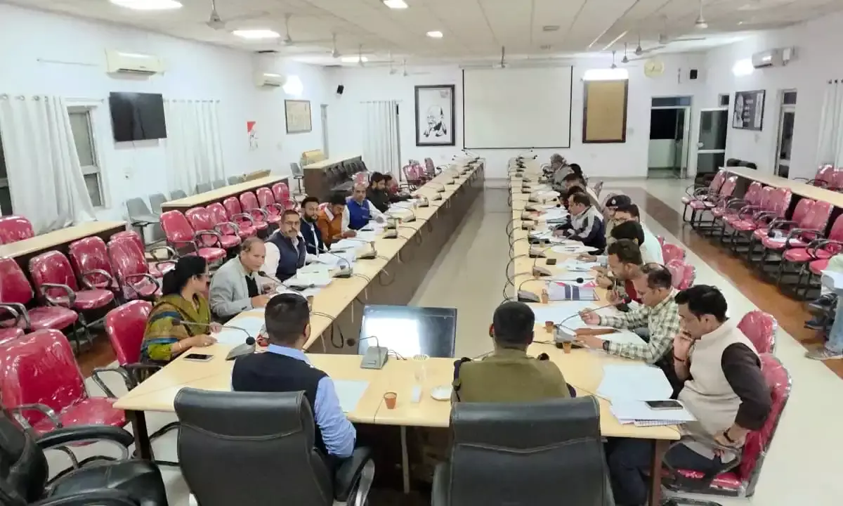 जिला कलक्टर की अध्यक्षता में सड़क सुरक्षा समिति की बैठक जिला कलक्टर की अध्यक्षता में सड़क सुरक्षा समिति की बैठक