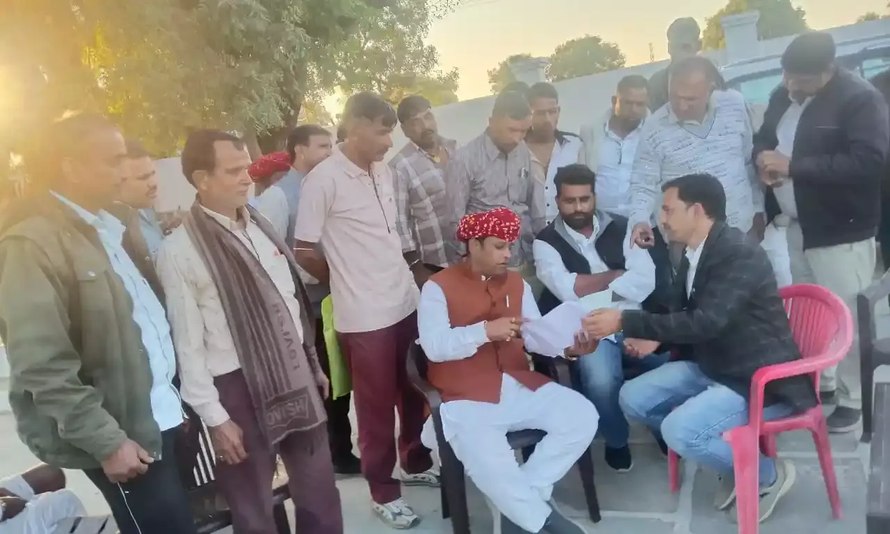 इंदिरा कॉलोनी श्मशान भूमि अलॉटमेंट को लेकर ग्रामीणों ने विधायक से की मुलाकात