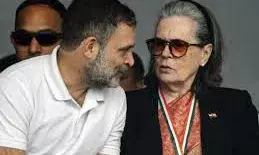 राहुल और सोनिया गांधी के खिलाफ ईडी की चार्जशीट पर कोर्ट की रोक