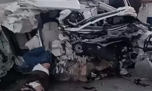 हाईवे पर पलटी तेज रफ्तार कार, दो युवाओं की दर्दनाक मौत