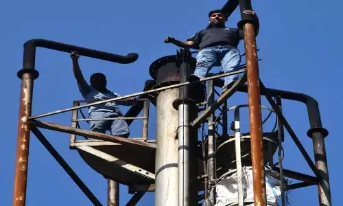 प्रदूषण पर सख्ती: टायर ऑयल फैक्ट्री पर फिर गिरी बंदी की तलवार प्रदूषण पर सख्ती: टायर ऑयल फैक्ट्री पर फिर गिरी बंदी की तलवार