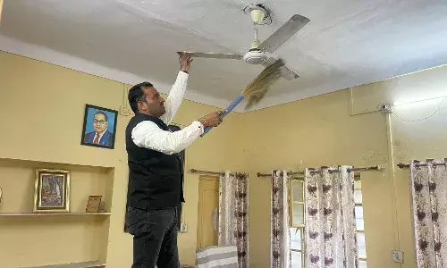 सरकारी कार्यालयों में चला एक घंटे का विशेष सफाई अभियान