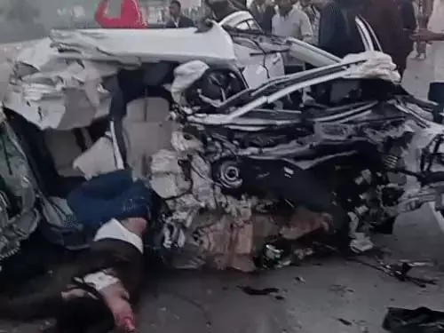 हाईवे पर पलटी तेज रफ्तार कार, दो युवाओं की दर्दनाक मौत हाईवे पर पलटी तेज रफ्तार कार, दो युवाओं की दर्दनाक मौत