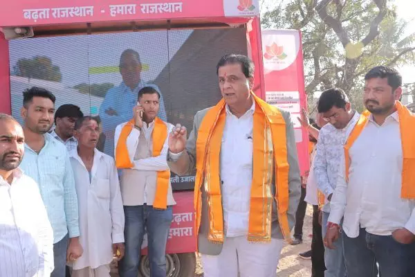 निंबाहेड़ा में जनकल्याण योजनाओं के प्रचार के लिए एलईडी रथ यात्रा निकली निंबाहेड़ा में जनकल्याण योजनाओं के प्रचार के लिए एलईडी रथ यात्रा निकली