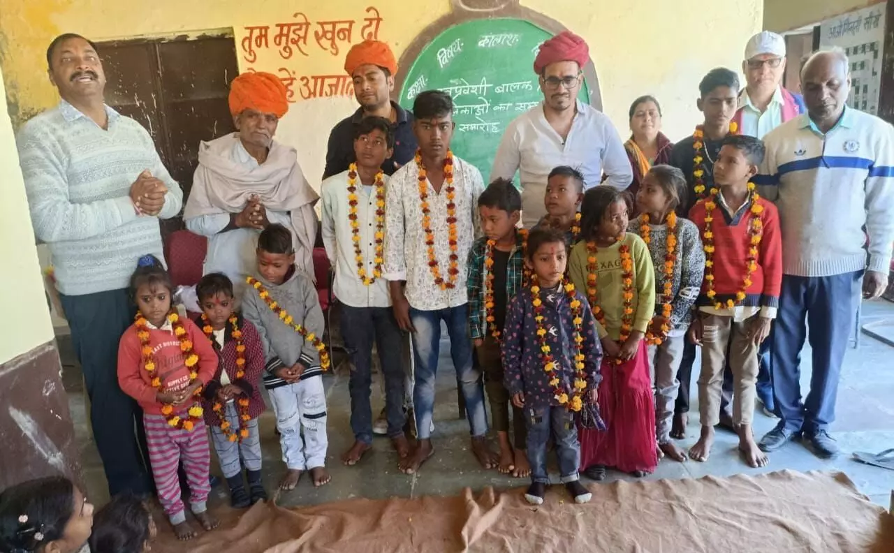 नवप्रवेशित बालक बालिकाओं का किया सम्मान नवप्रवेशित बालक बालिकाओं का किया सम्मान