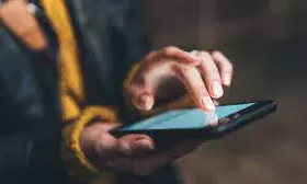 मोबाइल कॉल्स महंगी होने की संभावना, कंपनियां टैरिफ बढ़ाने की तैयारी में