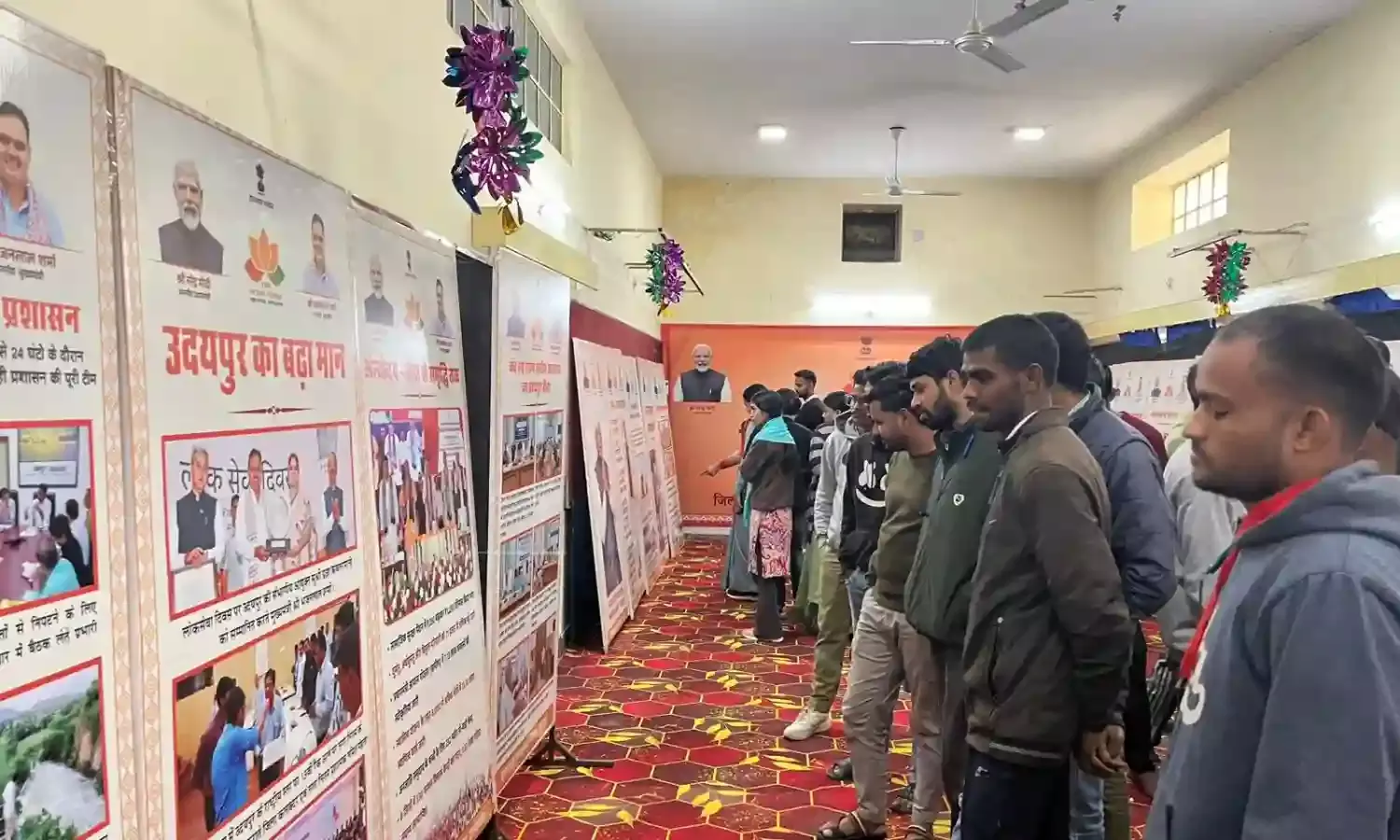 जिला स्तरीय प्रदर्शनी में विकास की झलक से रूबरू हुए लोग, जानी उपलब्धियां