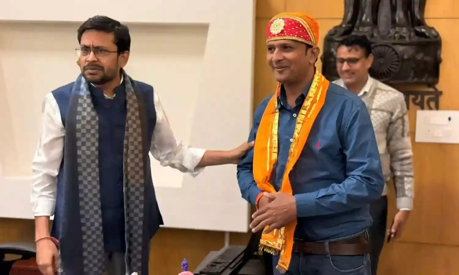 रावल तहसीलदार पद पर पदोन्नत, जिला कलक्टर ने किया सम्मान