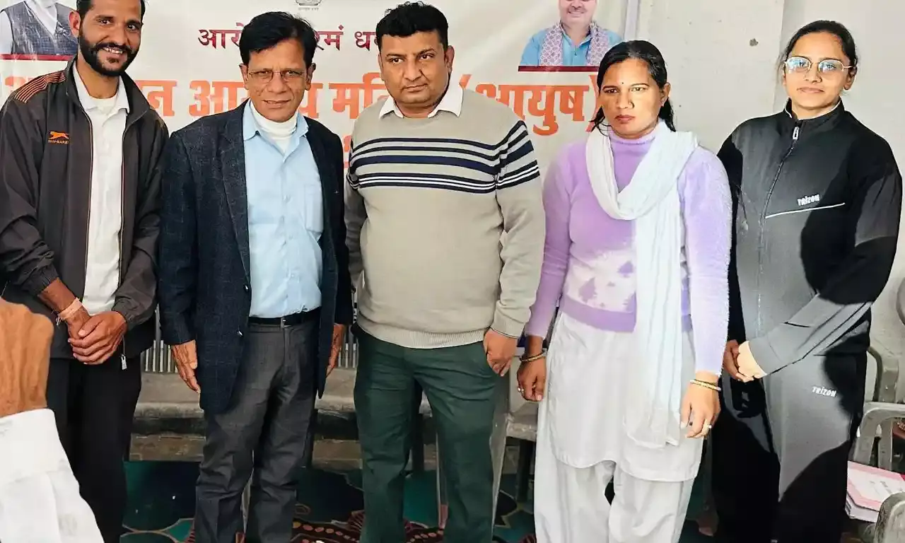 राष्ट्रीय पेंशनर्स दिवस पर आयुर्वेद शिविर, बुजुर्गों के स्वास्थ्य की जांच राष्ट्रीय पेंशनर्स दिवस पर आयुर्वेद शिविर, बुजुर्गों के स्वास्थ्य की जांच