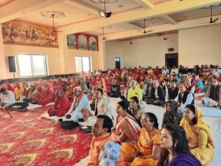 आज का मानव भगवान की भक्ति को छोड़ विषय वस्तु को भोगने में लगा है- पं.अरुणाचार्य