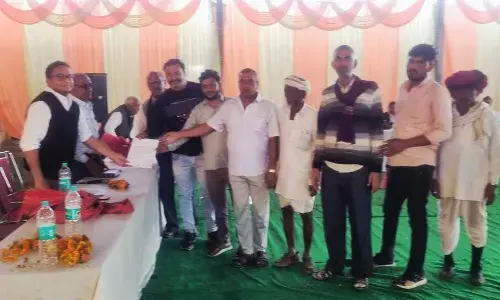 शिकायतकर्ता ने हटवाया सरकारी निर्माण, अब खुद कर लिया अतिक्रमण प्रशासन पर उठे सवाल शिकायतकर्ता ने हटवाया सरकारी निर्माण, अब खुद कर लिया अतिक्रमण प्रशासन पर उठे सवाल