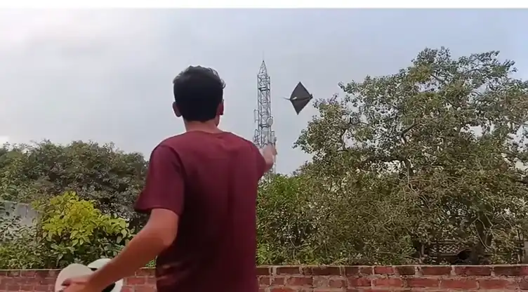 भीलवाड़ा में प्रतिबंध के बावजूद जानलेवा चाइनीज मांझे की खुलेआम बिक्री भीलवाड़ा में प्रतिबंध के बावजूद जानलेवा चाइनीज मांझे की खुलेआम बिक्री