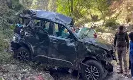 कैंची धाम के पास श्रद्धालुओं की स्कॉर्पियो खाई में गिरी, 3 की मौत और 6 घायल