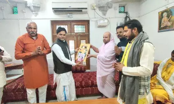 रामनिवास धाम में अध्यात्म की गूंज, अरुणाचार्य महाराज का संत नवनिधराम महाराज से आत्मीय संवाद