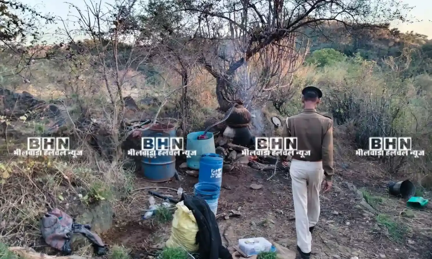 विशेष निरोधात्मक अभियान: अवैध मदिरा पर कार्रवाई, हजारों लीटर वॉश नष्ट विशेष निरोधात्मक अभियान: अवैध मदिरा पर कार्रवाई, हजारों लीटर वॉश नष्ट