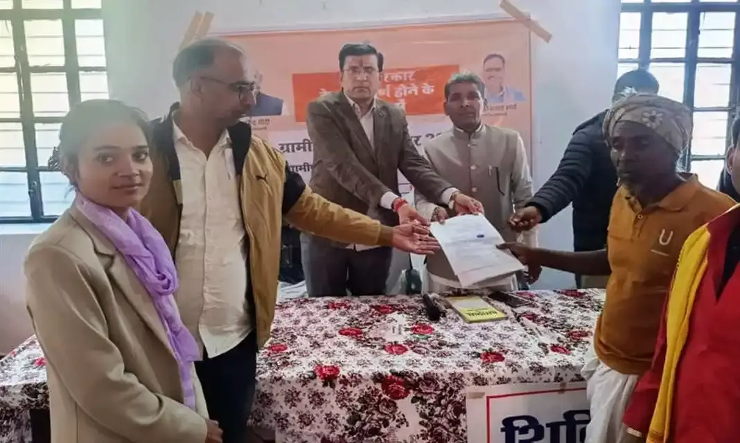 मोहनलाल के दस वर्षों के संघर्ष का सुखद अंत, राजस्व रिकॉर्ड की त्रुटि सुधरते ही छलक पड़े आँसू