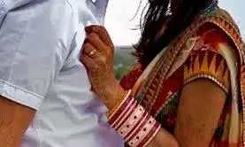 विवाहिता ने पति को छोड़ प्रेमी के साथ रहने का लिया फैसला विवाहिता ने पति को छोड़ प्रेमी के साथ रहने का लिया फैसला