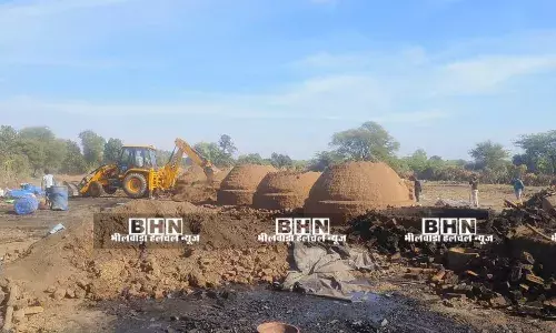 मांडल क्षेत्र में अवैध कोयले की 500 से ज्यादा भट्ठियां पर  चला बुलडोजर