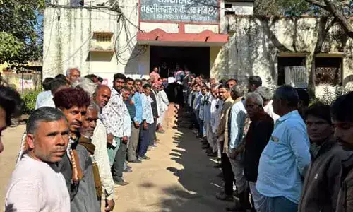 धार्मिक भूमि पर अवैध अतिक्रमण को लेकर ग्रामीणों ने प्रशासन से की मांग