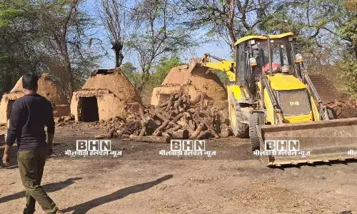 अवैध कोयला भट्टियों पर प्रशासन की बड़ी कार्रवाई, बुलडोजर से 12 भट्टियां ध्वस्त