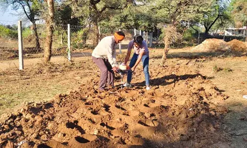 भीलवाड़ा में पर्यावरण संरक्षण की अनूठी पहल, बजरी लीज धारक द्वारा 21 हजार पौधों का रोपण शुरू भीलवाड़ा में पर्यावरण संरक्षण की अनूठी पहल, बजरी लीज धारक द्वारा 21 हजार पौधों का रोपण शुरू