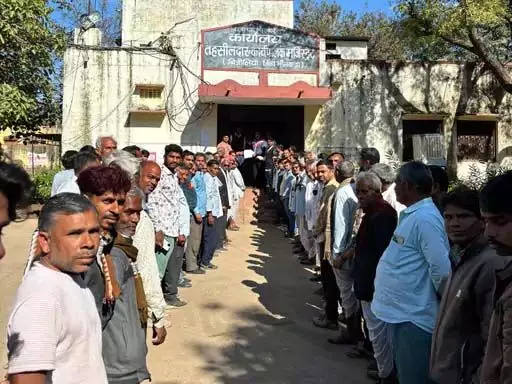 धार्मिक भूमि पर अवैध अतिक्रमण को लेकर ग्रामीणों ने प्रशासन से की मांग धार्मिक भूमि पर अवैध अतिक्रमण को लेकर ग्रामीणों ने प्रशासन से की मांग