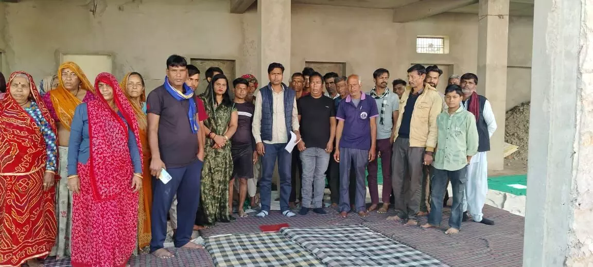 रेलमगरा में दो समुदायों का विवाद, धरना छठवें दिन भी जारी, भीम आर्मी ने उठाई शीघ्र न्याय की मांग रेलमगरा में दो समुदायों का विवाद, धरना छठवें दिन भी जारी, भीम आर्मी ने उठाई शीघ्र न्याय की मांग