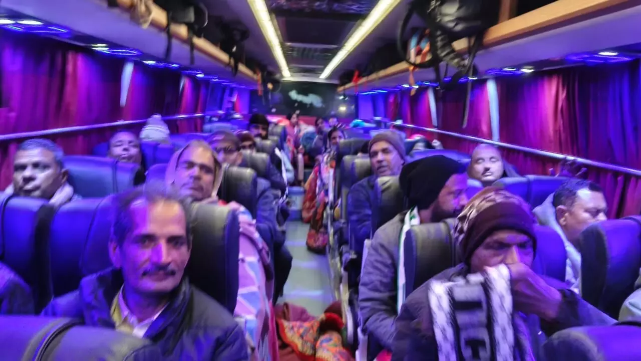 मांडल ब्लॉक के शिक्षक सम्मेलन में भाग लेने बांसवाड़ा रवाना मांडल ब्लॉक के शिक्षक सम्मेलन में भाग लेने बांसवाड़ा रवाना