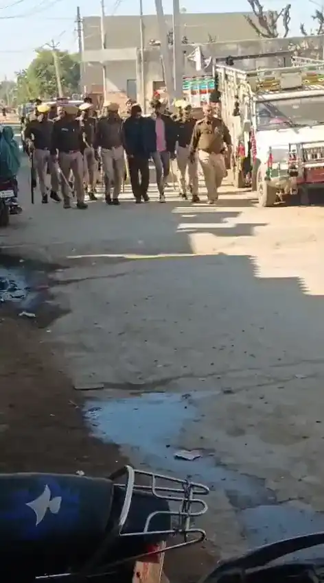 रूपपुरा गोवंश प्रकरण में पुलिस ने आरोपियों की गांव में निकाली  परेड