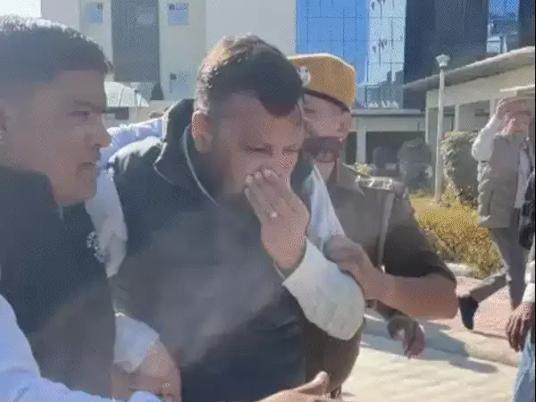 जिला न्यायालय के बाहर वकीलों ने सड़क जाम कर पीडब्ल्यूडी अधिकारी से की मारपीट