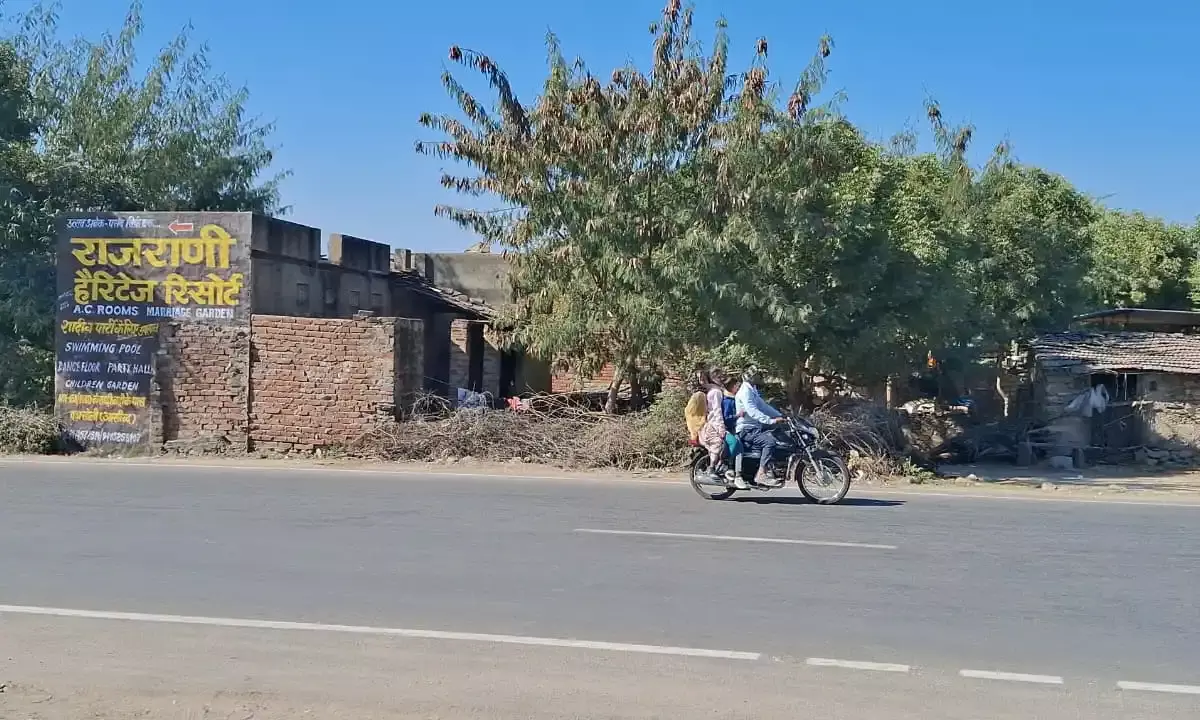 NH 148D परासोली चौराहा बना दुर्घटना क्षेत्र, मुआवजा मिलने के बावजूद मकान नहीं हटाए गए