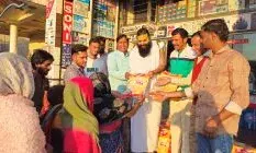 राजस्थान जन मंच ने झुग्गी झोपड़ी में रहने वाले 90 परिवारों को आटे के कट्टे वितरित किए