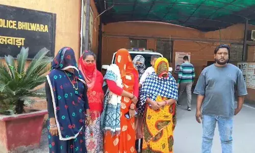 महिलाओं से अभद्रता और जान से मारने की धमकी का आरोप, एसपी से कार्रवाई की मांग महिलाओं से अभद्रता और जान से मारने की धमकी का आरोप, एसपी से कार्रवाई की मांग