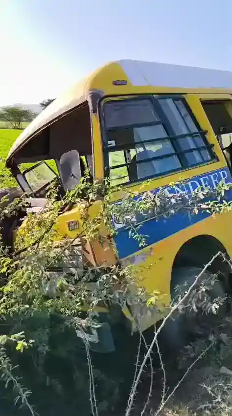 ज्ञानदीप विद्या मंदिर की बस दुर्घटनाग्रस्‍त, बड़ा हादसा टला