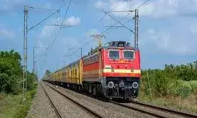 मोदी की रैली में जा रहे भाजपा समर्थकों की ट्रेन से कटकर मौत, नदिया में मातम