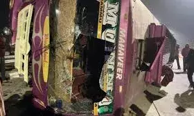 रिंग रोड पर बड़ा हादसा, पिकनिक से लौट रही स्कूल बस पलटी, 35 से ज्यादा छात्र घायल रिंग रोड पर बड़ा हादसा, पिकनिक से लौट रही स्कूल बस पलटी, 35 से ज्यादा छात्र घायल