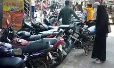 भीलवाड़ा शहर में बैंकों के बाहर अव्यवस्थित पार्किंग से दिनभर जाम, आमजन हलकान