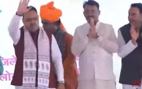 मुख्‍यमंंत्री भजनलाल ने हाथ ह‍िलाकर क‍िया अभ‍िवादन