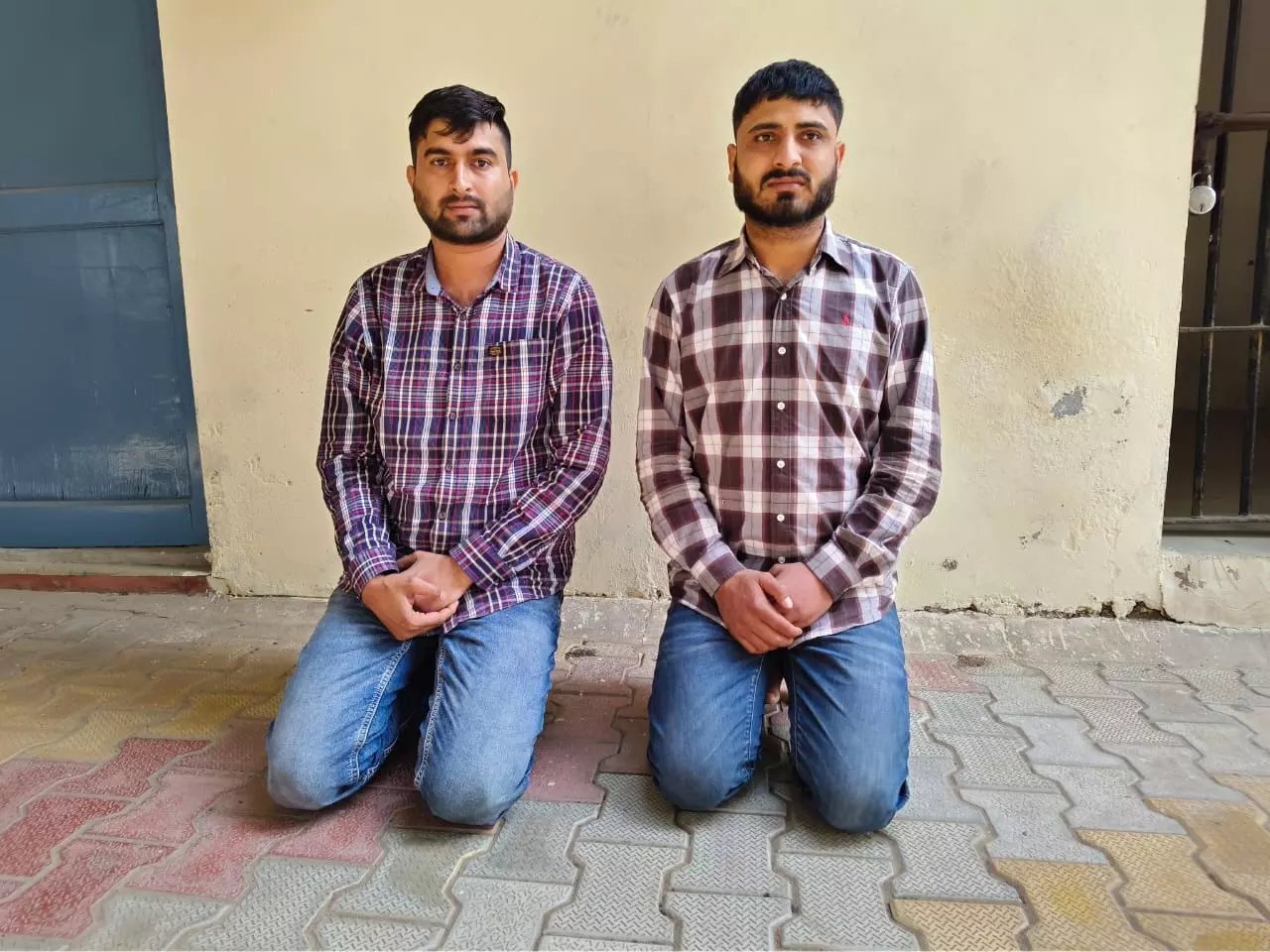 हनुमानगढ़ पुलिस की बड़ी कार्यवाही: 10 करोड़ की ड्रग्स के साथ 2 गिरफ्तार हनुमानगढ़ पुलिस की बड़ी कार्यवाही: 10 करोड़ की ड्रग्स के साथ 2 गिरफ्तार