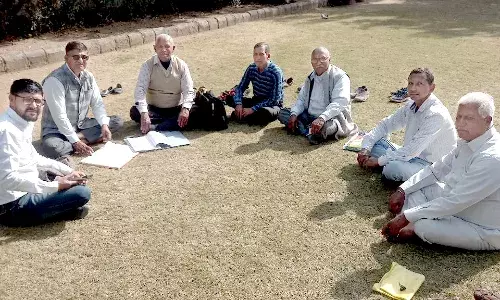 शमशान में कपड़ों की परंपरा खत्म, दान से होगी गौशाला व पक्षी सेवा शमशान में कपड़ों की परंपरा खत्म, दान से होगी गौशाला व पक्षी सेवा